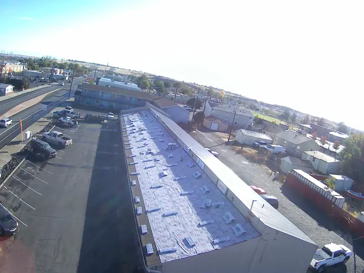 Commercial low-slope roof on a long building